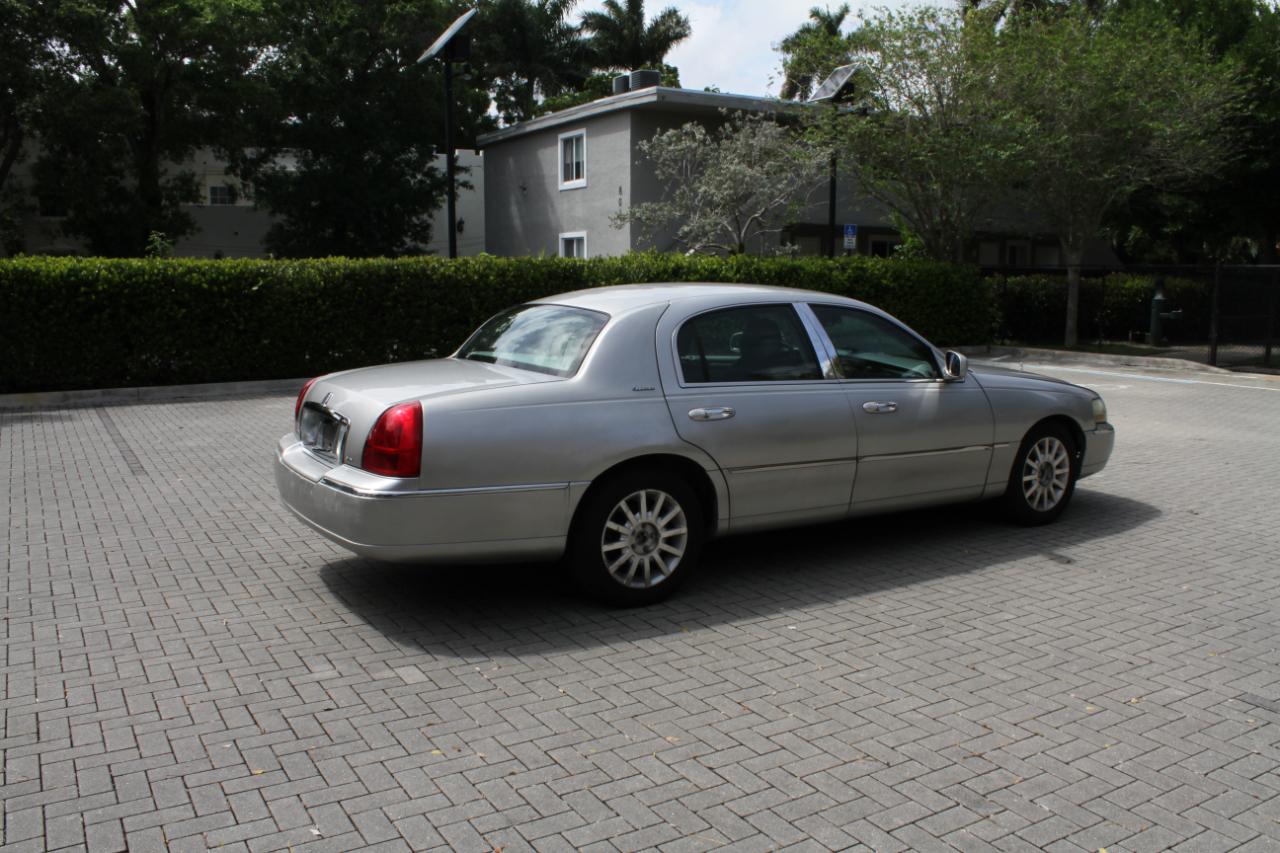 Lincoln Town Car Signature 2006