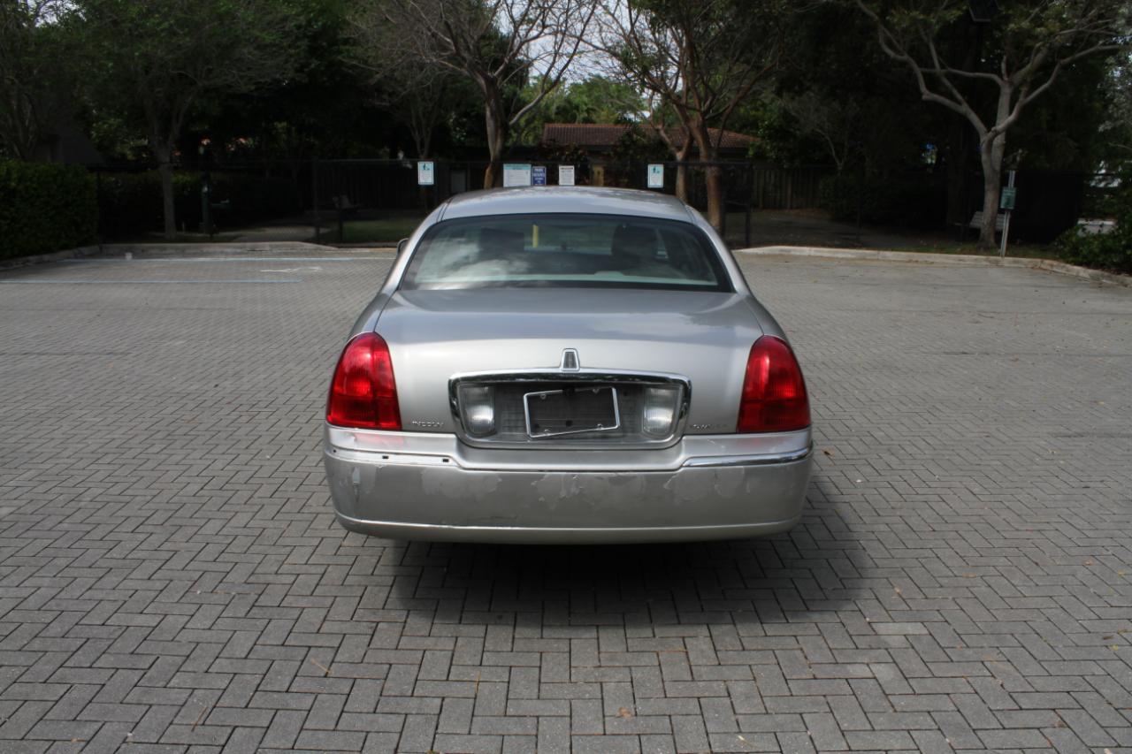 Lincoln Town Car Signature 2006