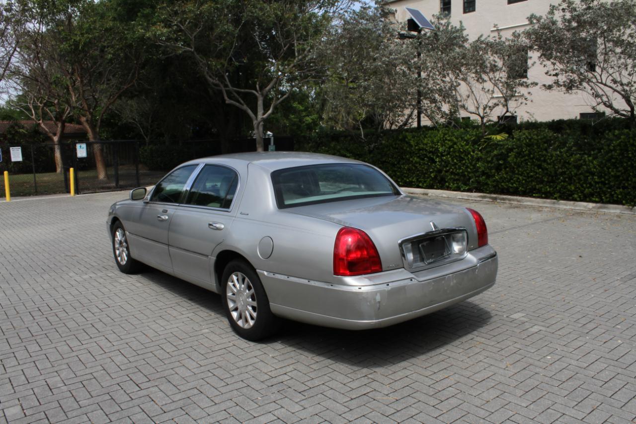 Lincoln Town Car Signature 2006