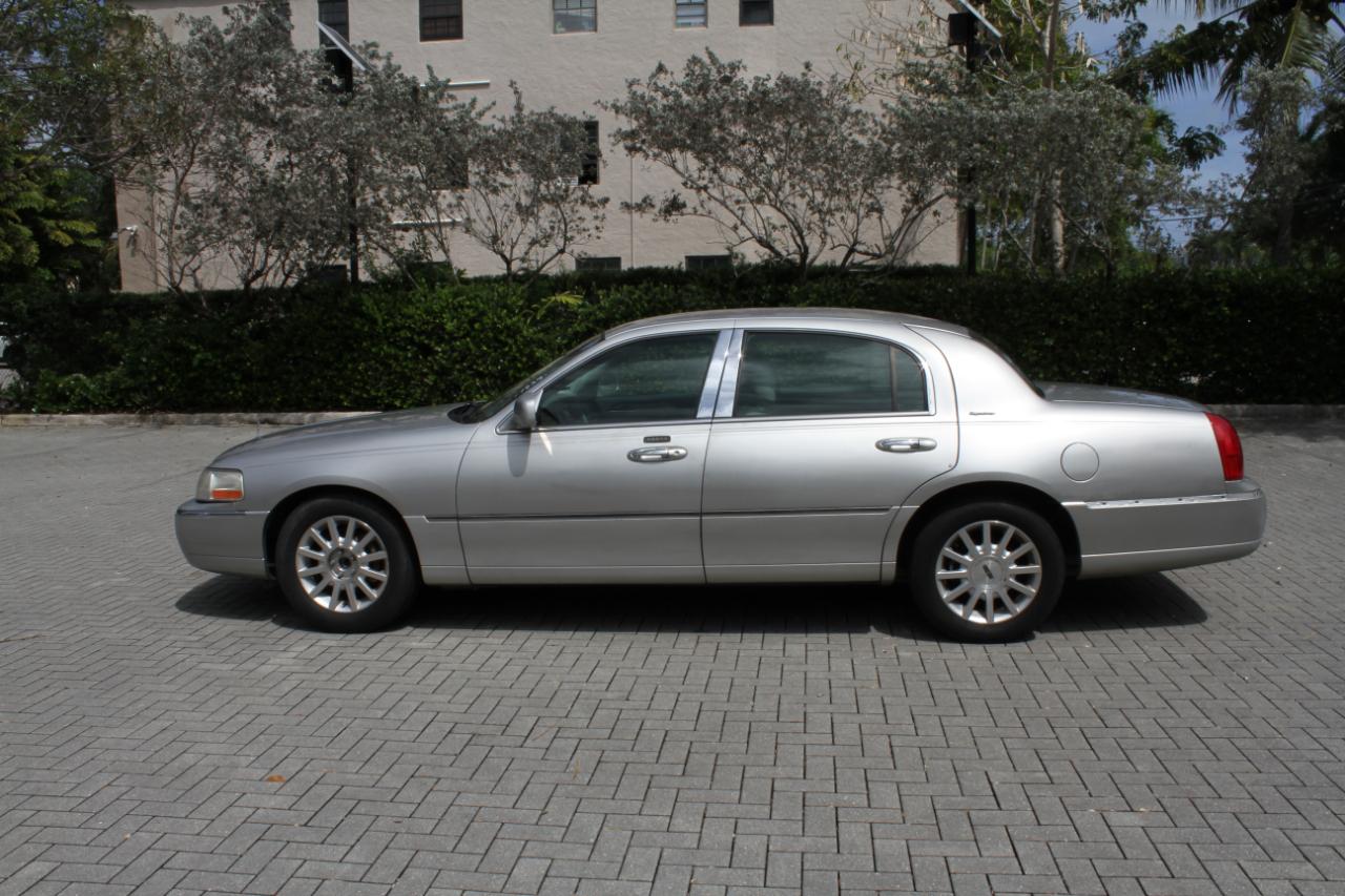 Lincoln Town Car Signature 2006