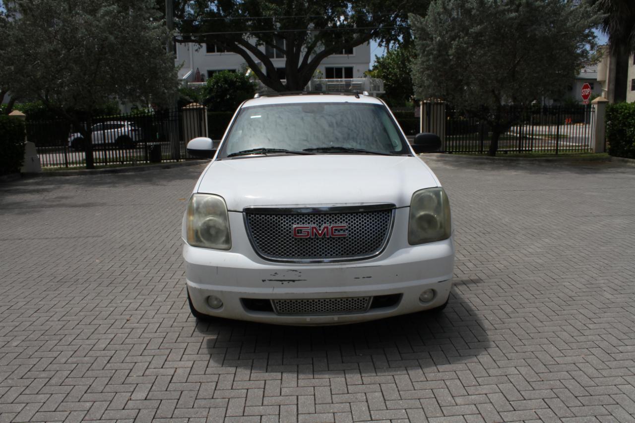 GMC Yukon Denali XL 4WD 2010