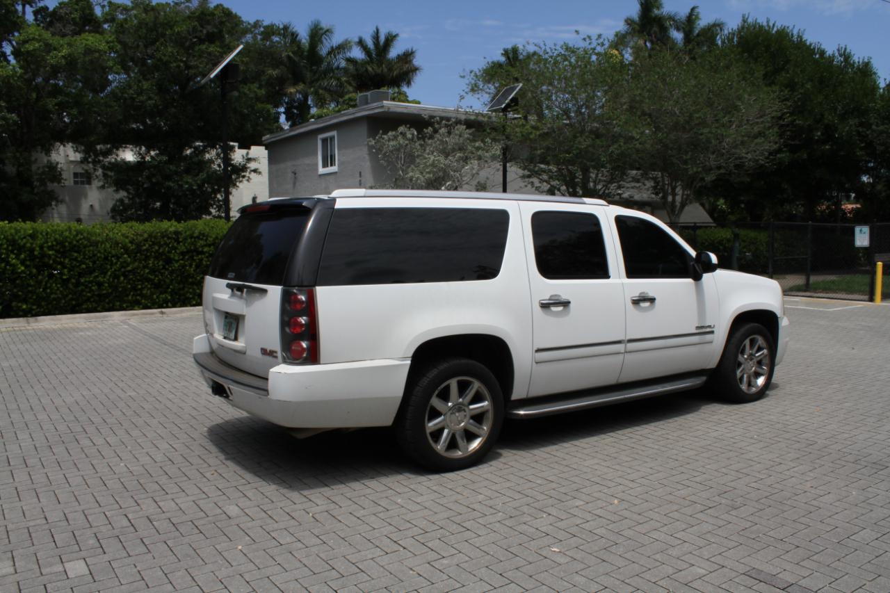 GMC Yukon Denali XL 4WD 2010