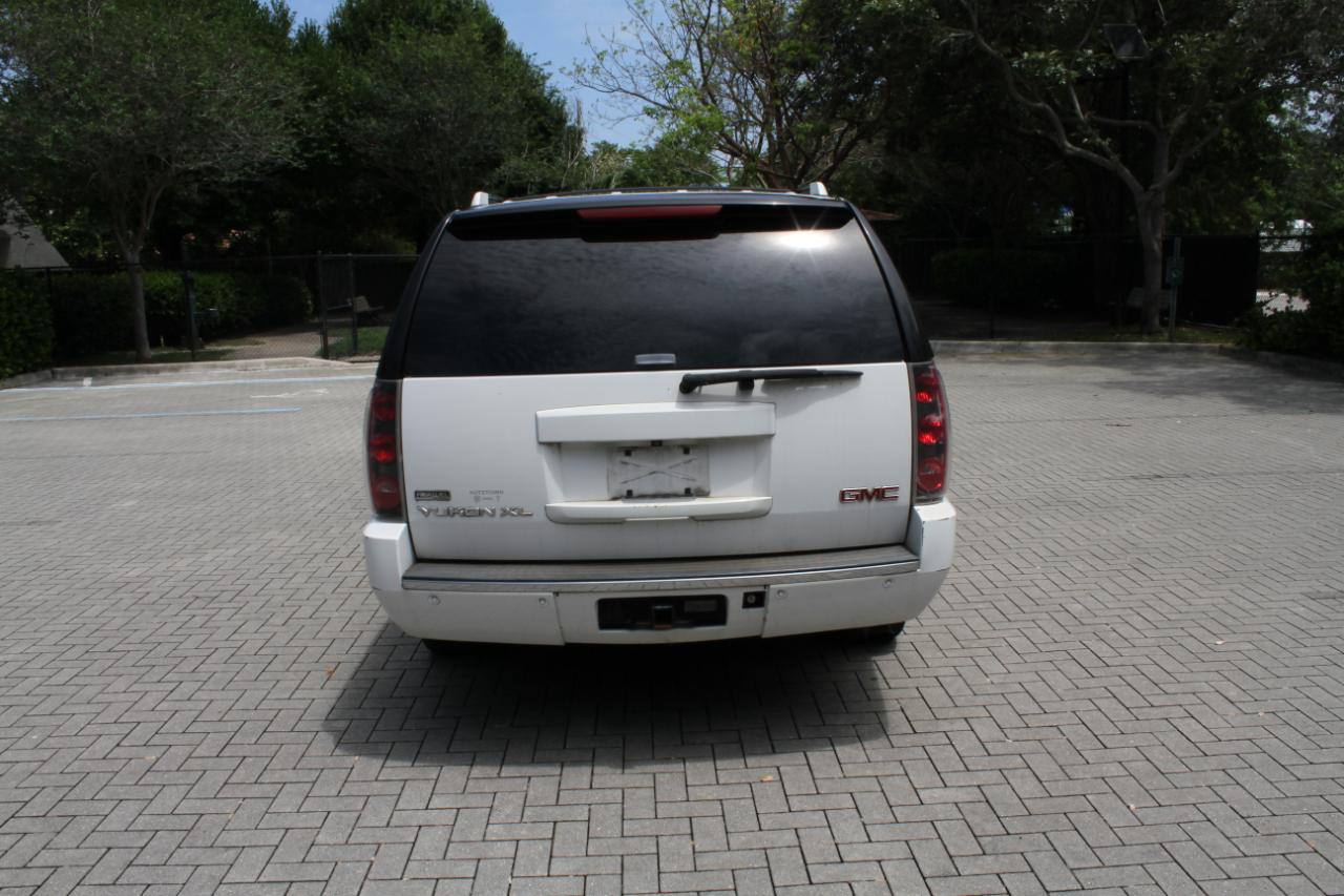 GMC Yukon Denali XL 4WD 2010