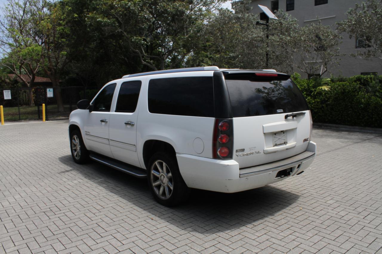 GMC Yukon Denali XL 4WD 2010