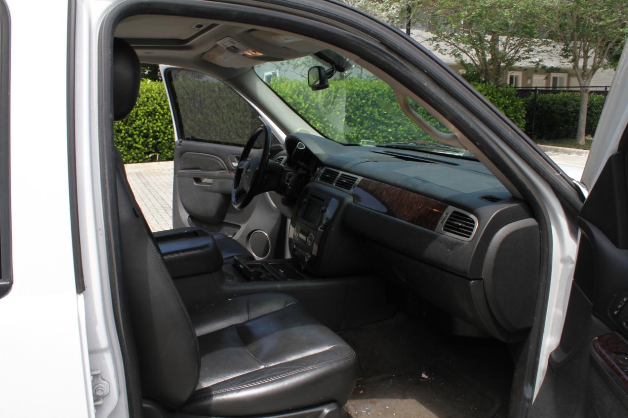 GMC Yukon Denali XL 4WD 2010