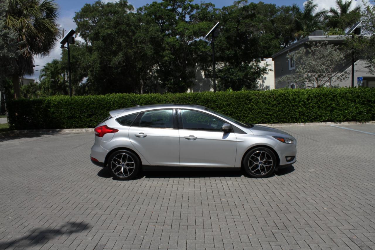 Ford Focus SEL Hatch 2017