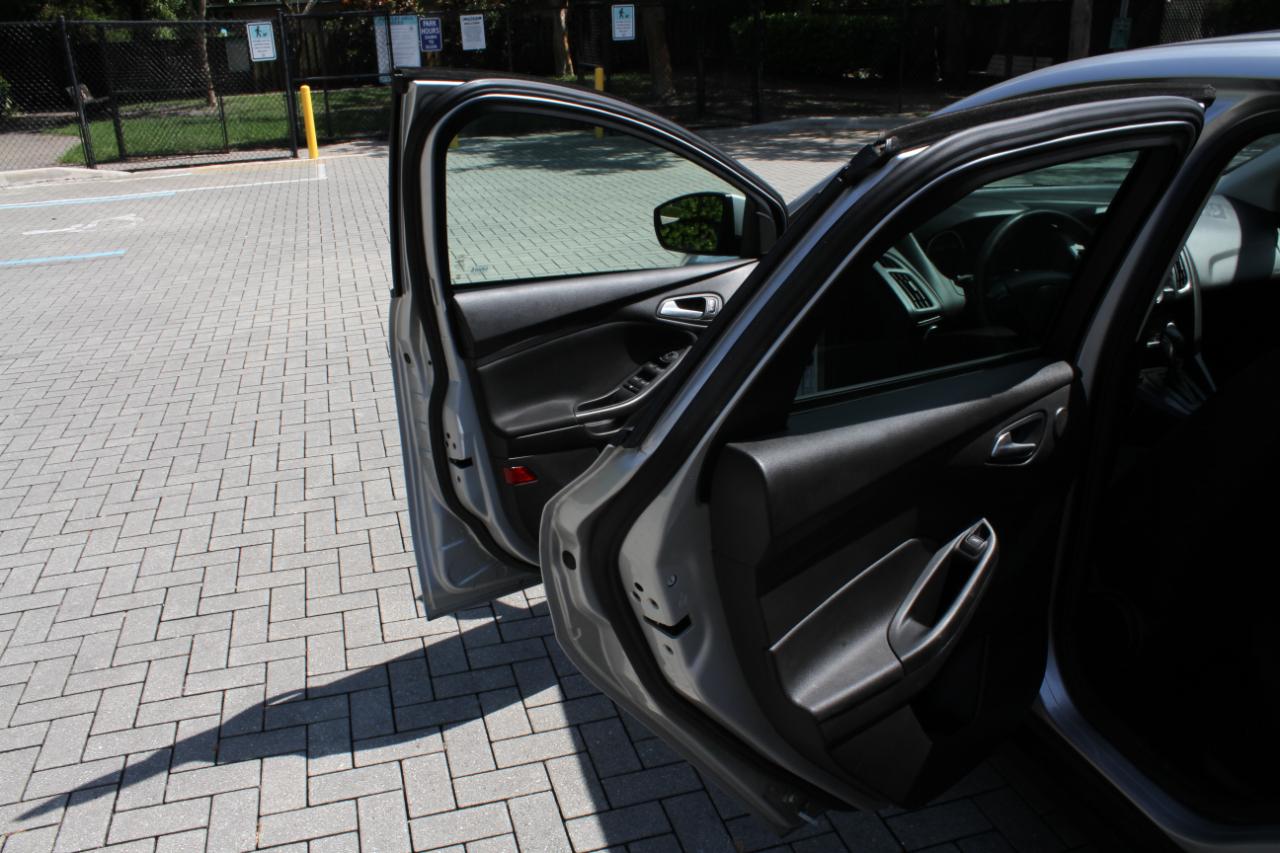 Ford Focus SEL Hatch 2017