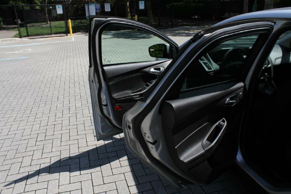 Ford Focus SEL Hatch 2017