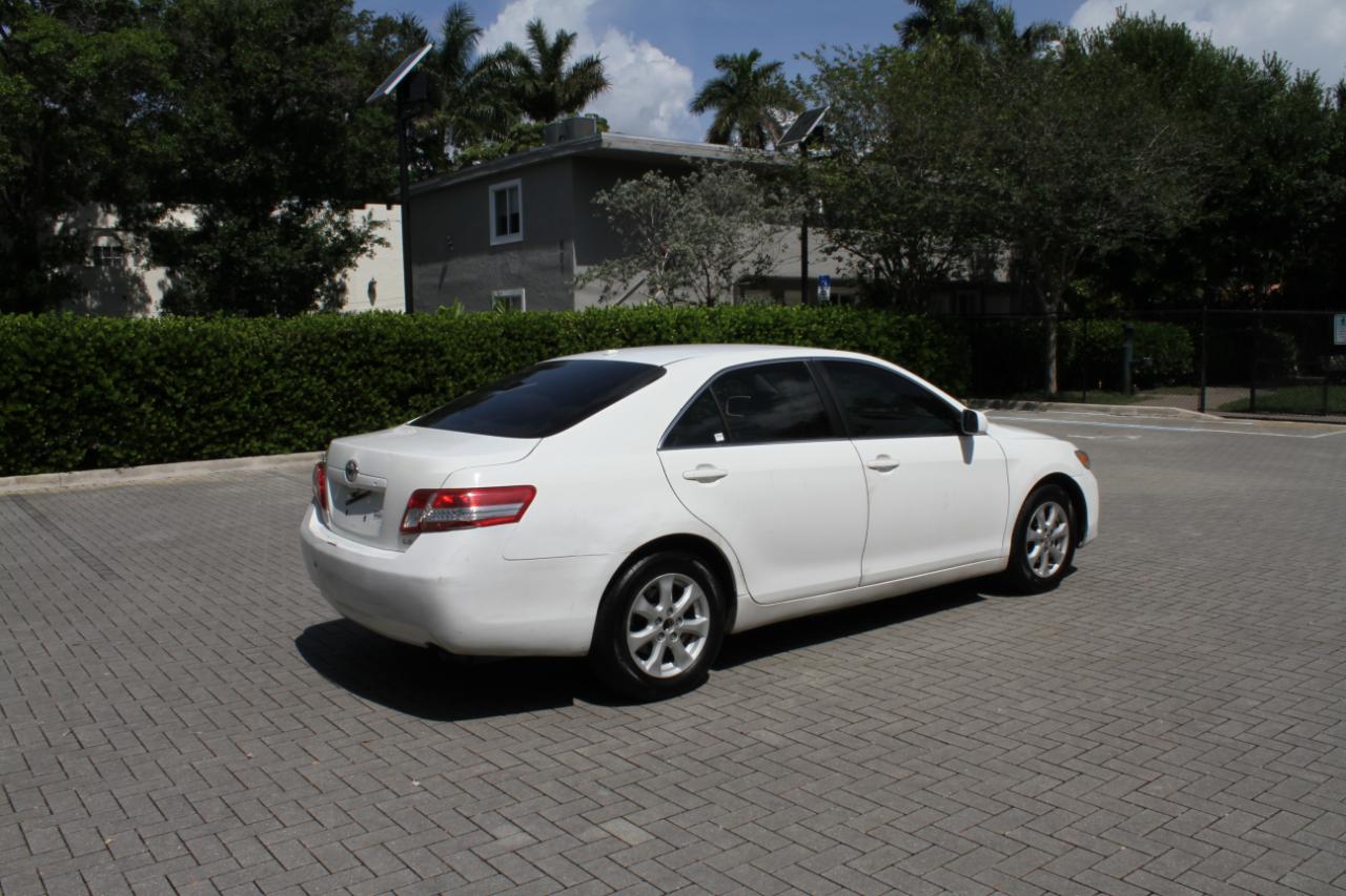 Toyota Camry Base 6-Spd AT 2011