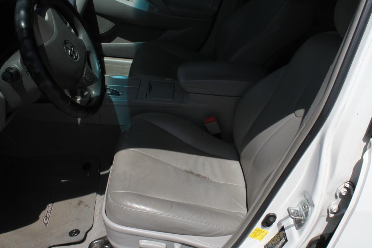 Toyota Camry Base 6-Spd AT 2011
