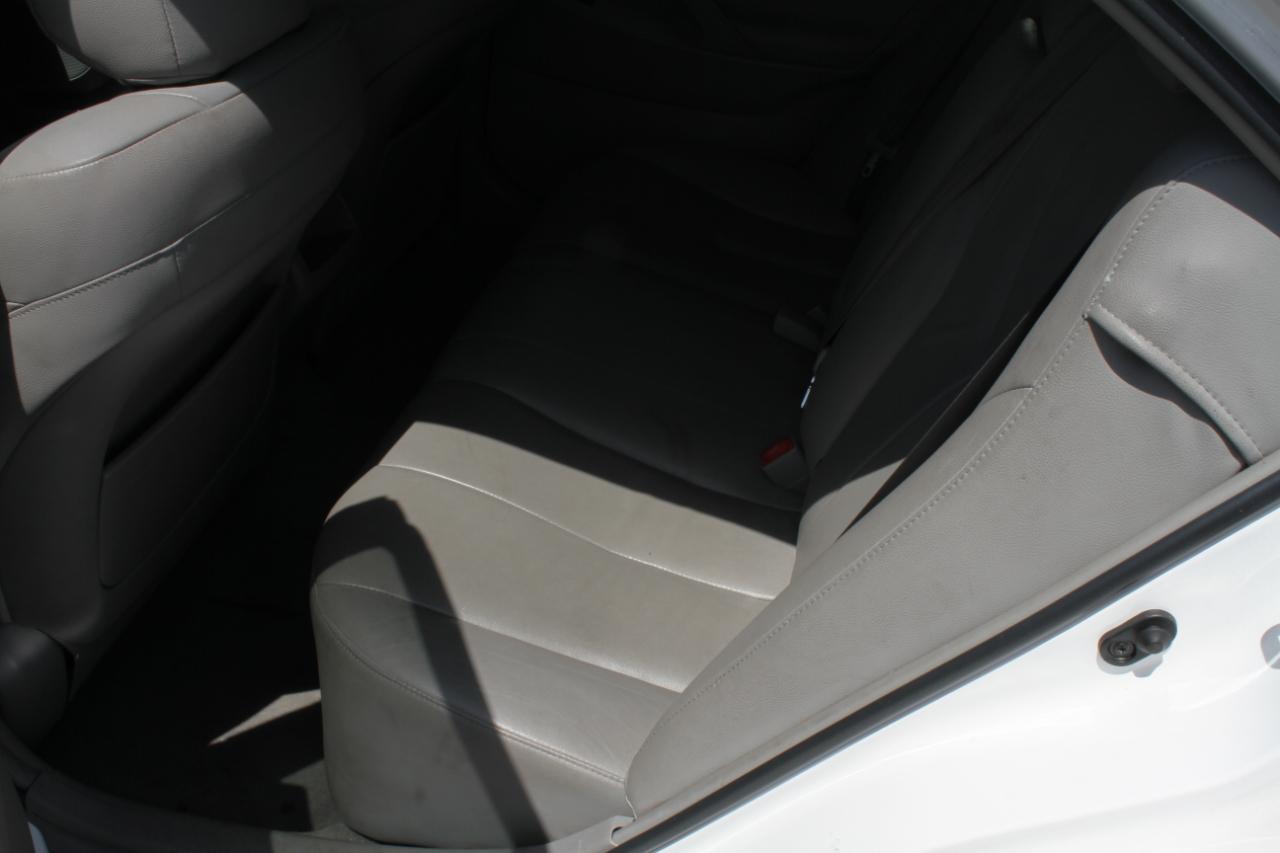 Toyota Camry Base 6-Spd AT 2011
