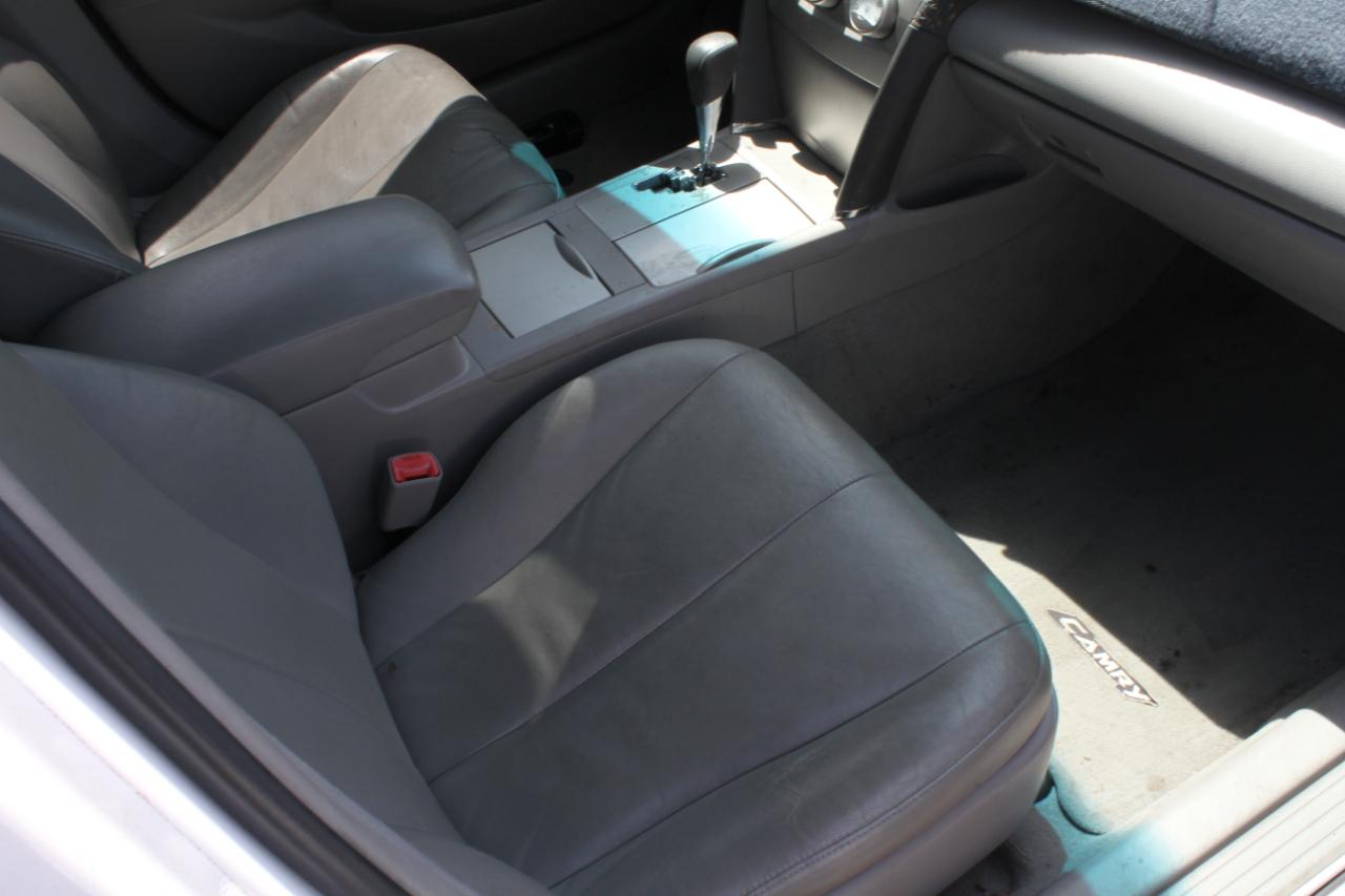 Toyota Camry Base 6-Spd AT 2011
