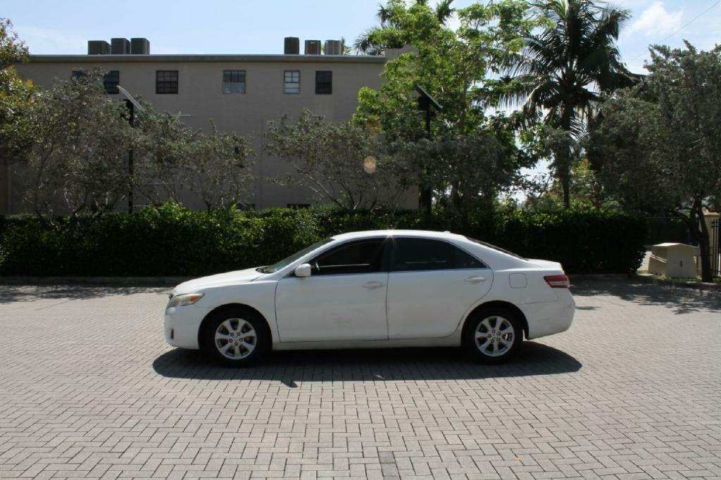 Toyota Camry Base 6-Spd AT 2011