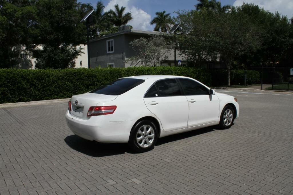 Toyota Camry Base 6-Spd AT 2011