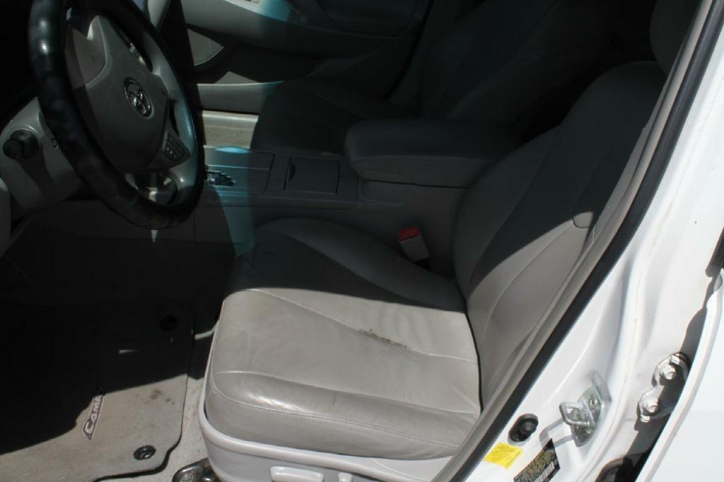 Toyota Camry Base 6-Spd AT 2011