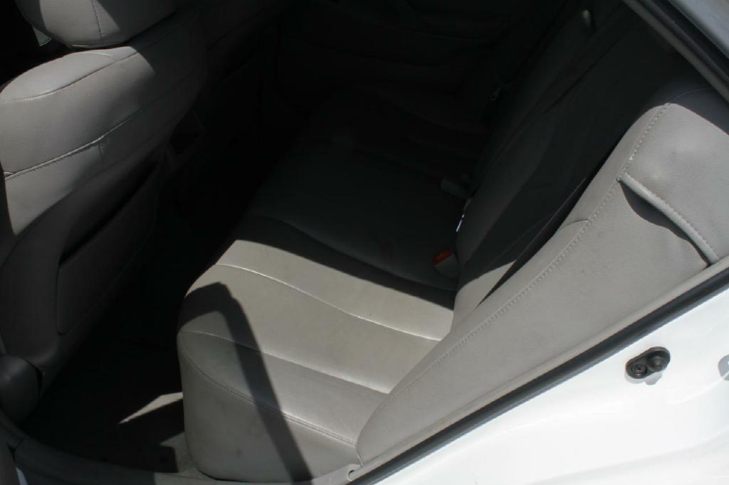 Toyota Camry Base 6-Spd AT 2011