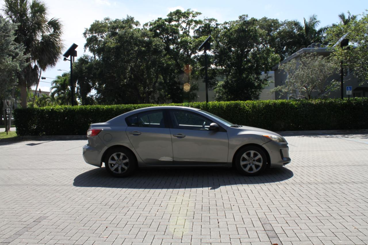 Mazda MAZDA3 i Sport 4-Door 2012