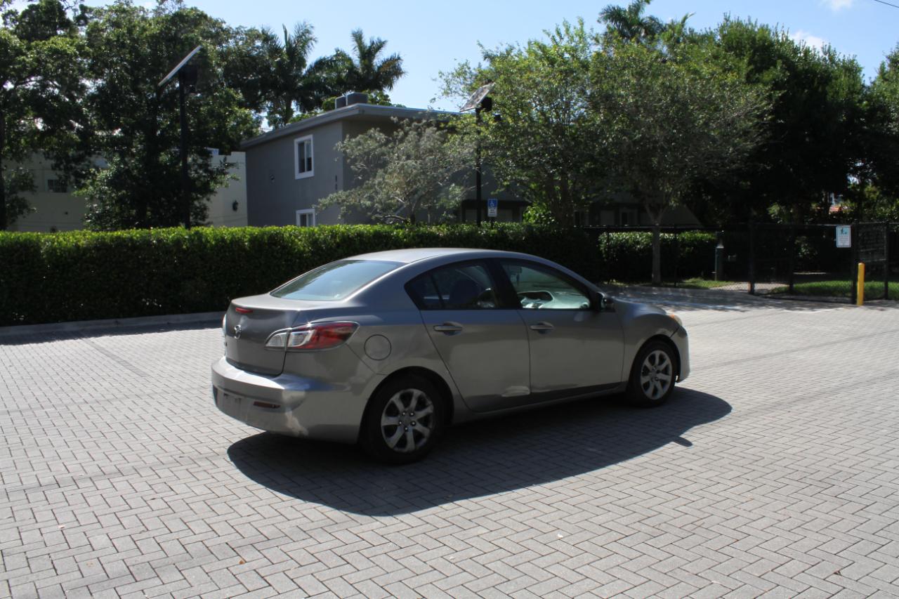 Mazda MAZDA3 i Sport 4-Door 2012