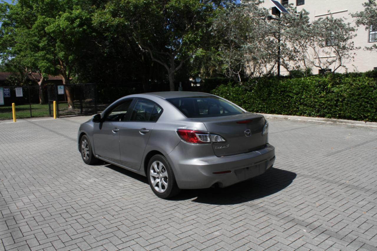 Mazda MAZDA3 i Sport 4-Door 2012
