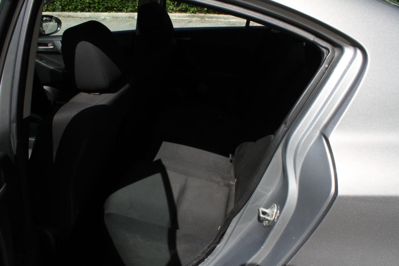 Mazda MAZDA3 i Sport 4-Door 2012
