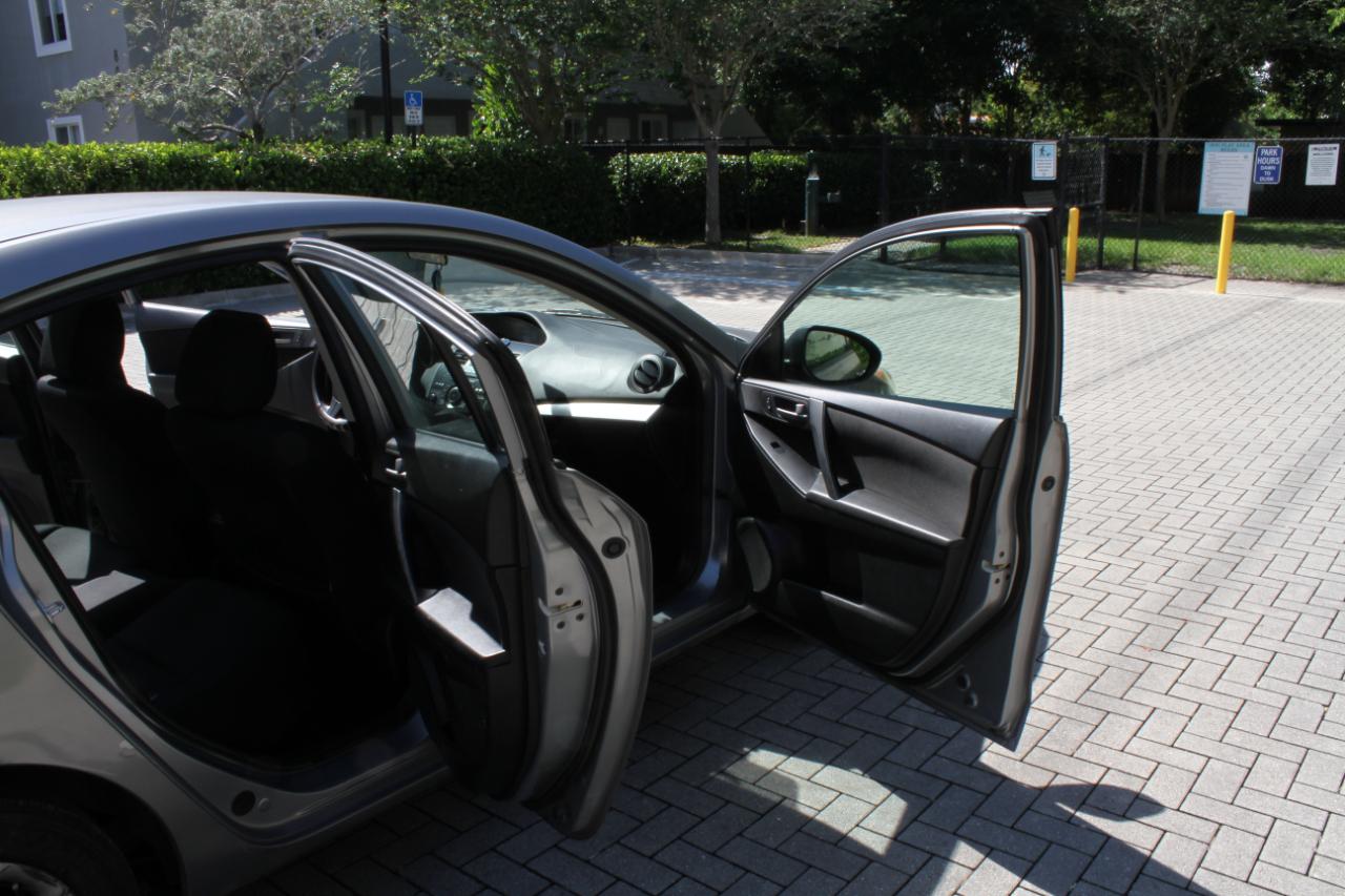 Mazda MAZDA3 i Sport 4-Door 2012