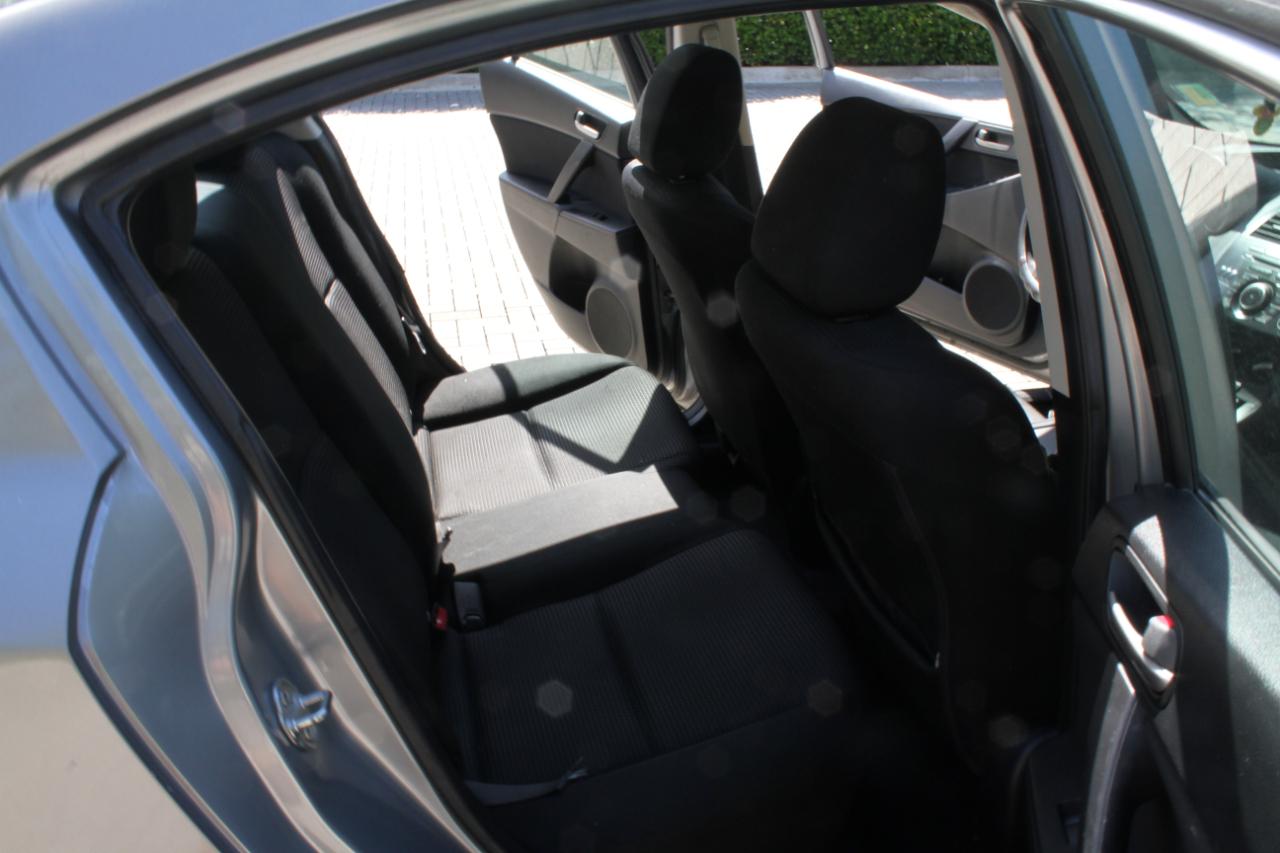 Mazda MAZDA3 i Sport 4-Door 2012
