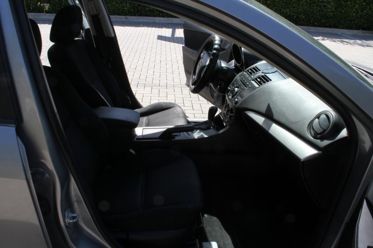 Mazda MAZDA3 i Sport 4-Door 2012