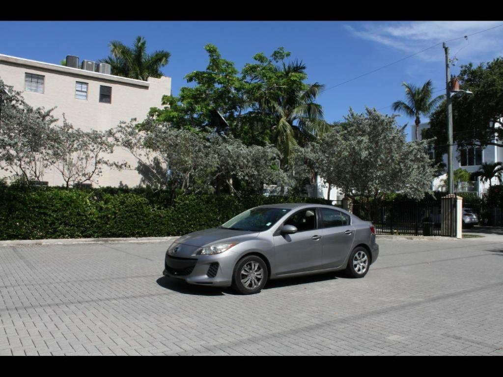 2012 Mazda MAZDA3 i Sport 4-Door