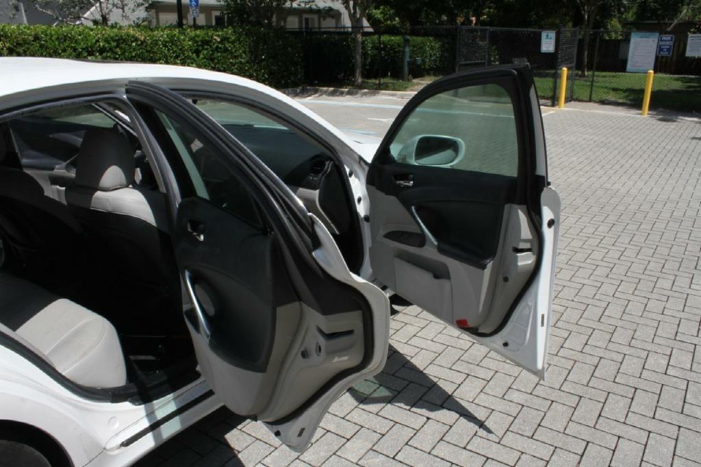2010 Lexus IS - $4,400