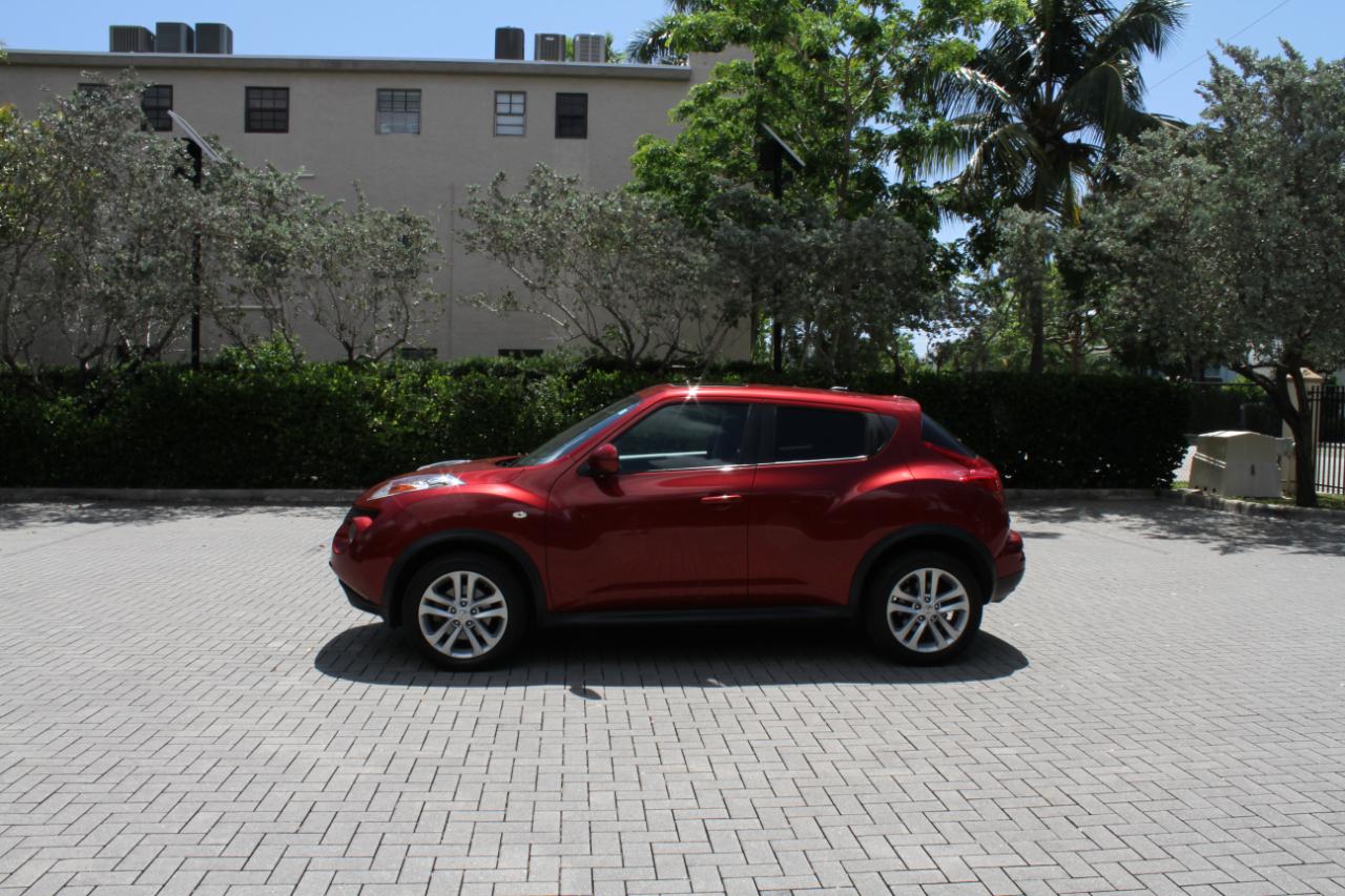 Nissan Juke S FWD 2013