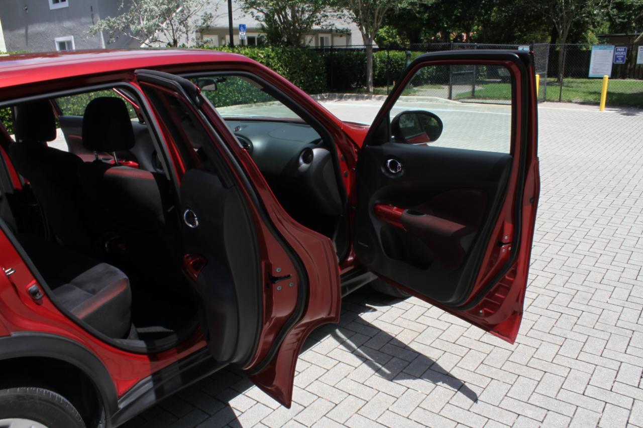 Nissan Juke S FWD 2013