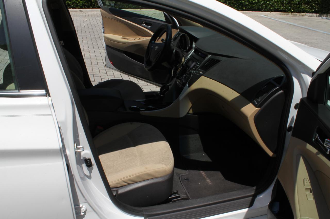 Hyundai Sonata GLS Manual 2012