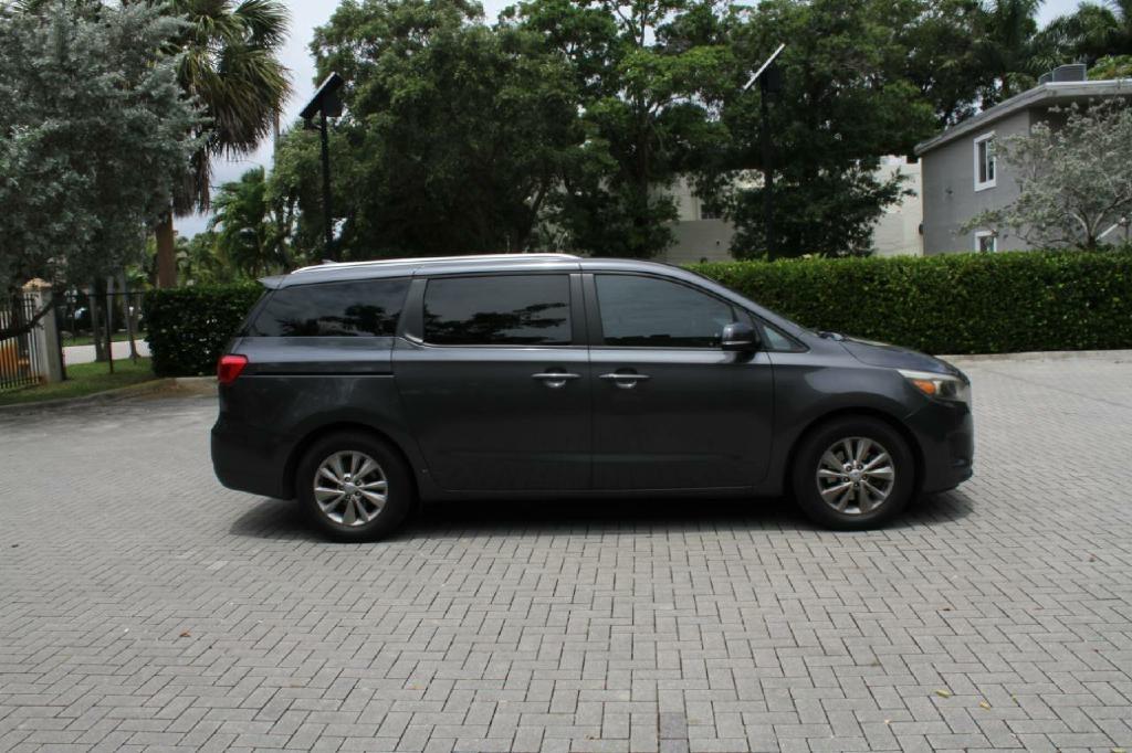 2017 Kia Sedona - $4,800