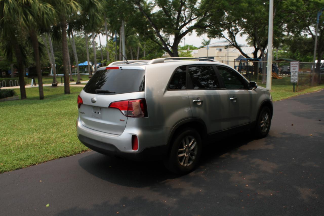 Kia Sorento LX 2WD 2014