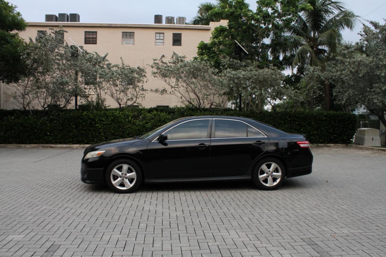 Toyota Camry Base 6-Spd AT 2011