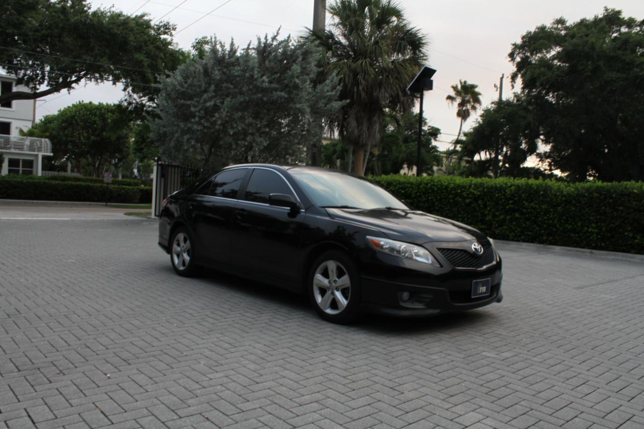 Toyota Camry Base 6-Spd AT 2011