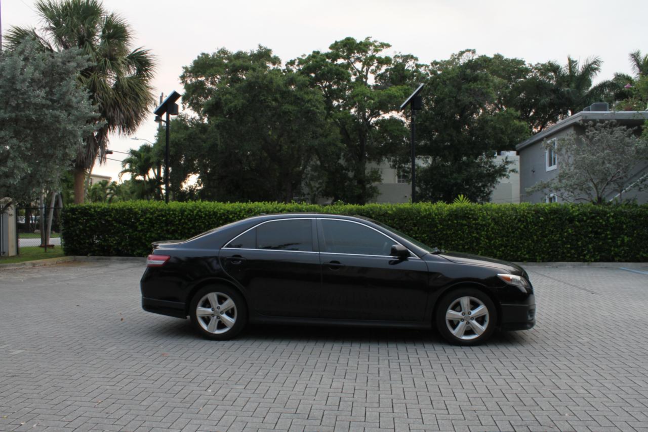 Toyota Camry Base 6-Spd AT 2011