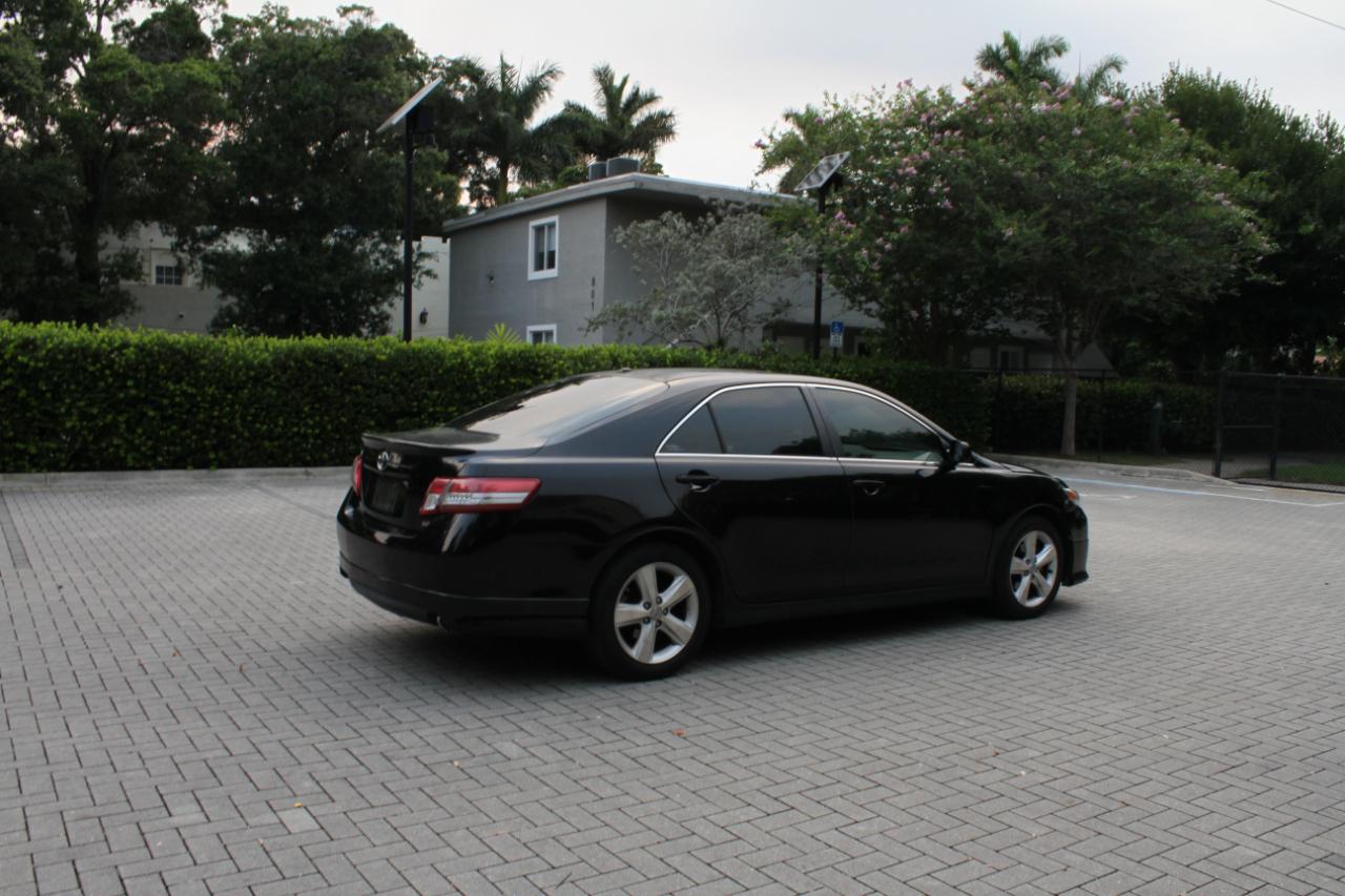 Toyota Camry Base 6-Spd AT 2011