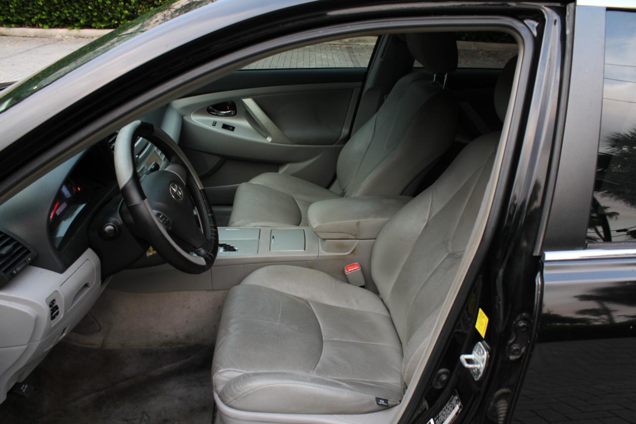 Toyota Camry Base 6-Spd AT 2011