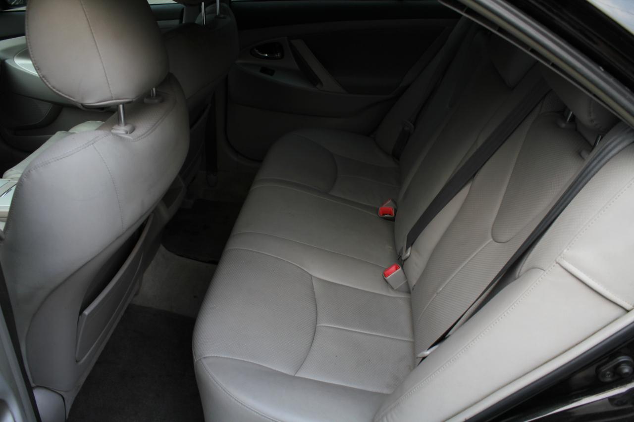 Toyota Camry Base 6-Spd AT 2011