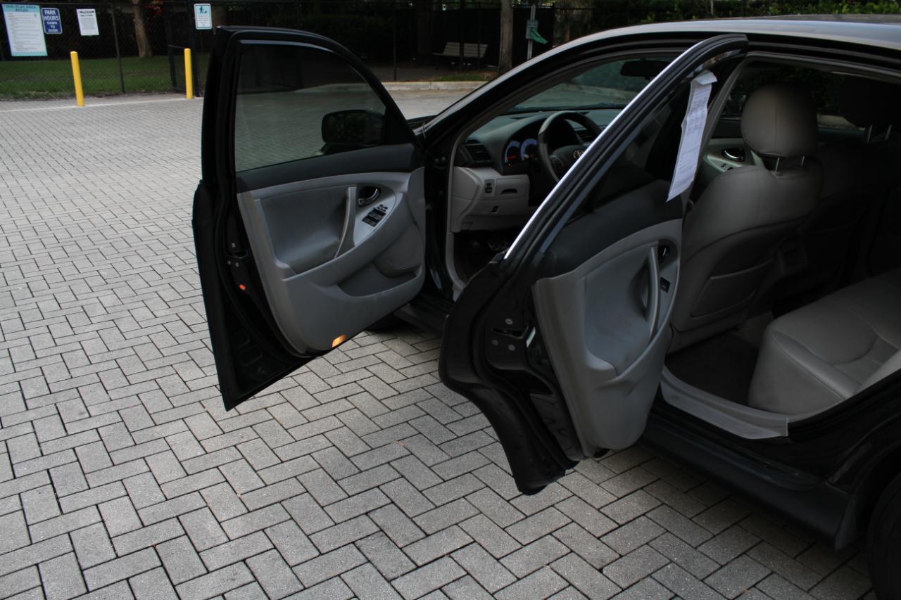 Toyota Camry Base 6-Spd AT 2011