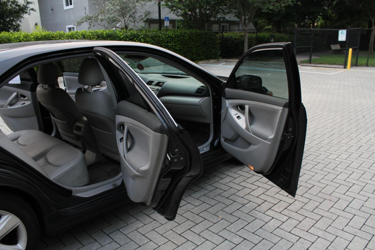 Toyota Camry Base 6-Spd AT 2011