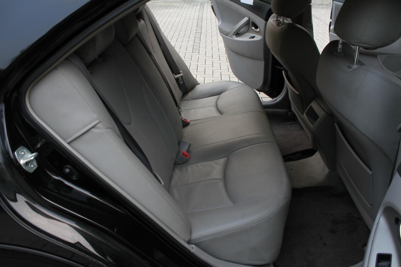 Toyota Camry Base 6-Spd AT 2011