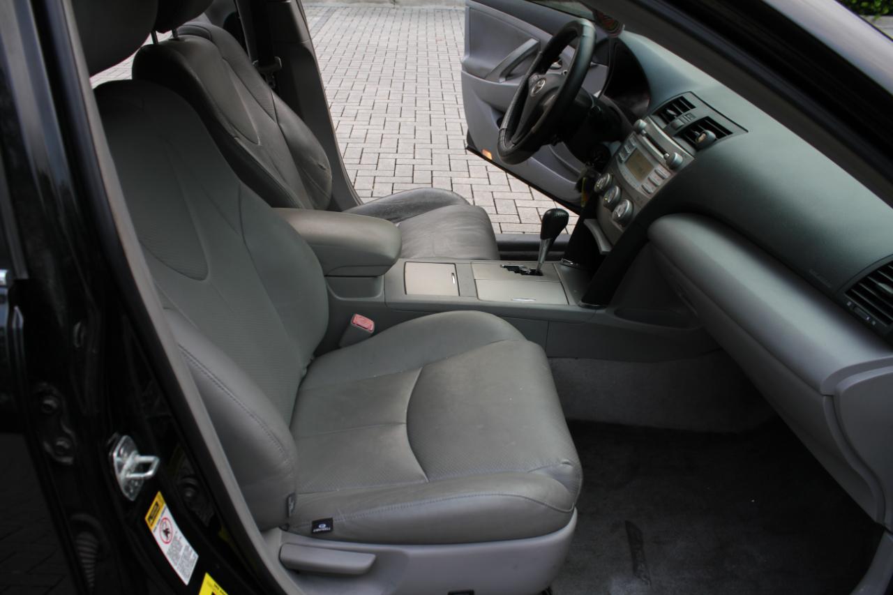 Toyota Camry Base 6-Spd AT 2011