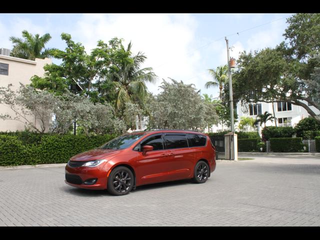 Red 2018 Chrysler Pacifica Minivan Front-Wheel Drive Automatic