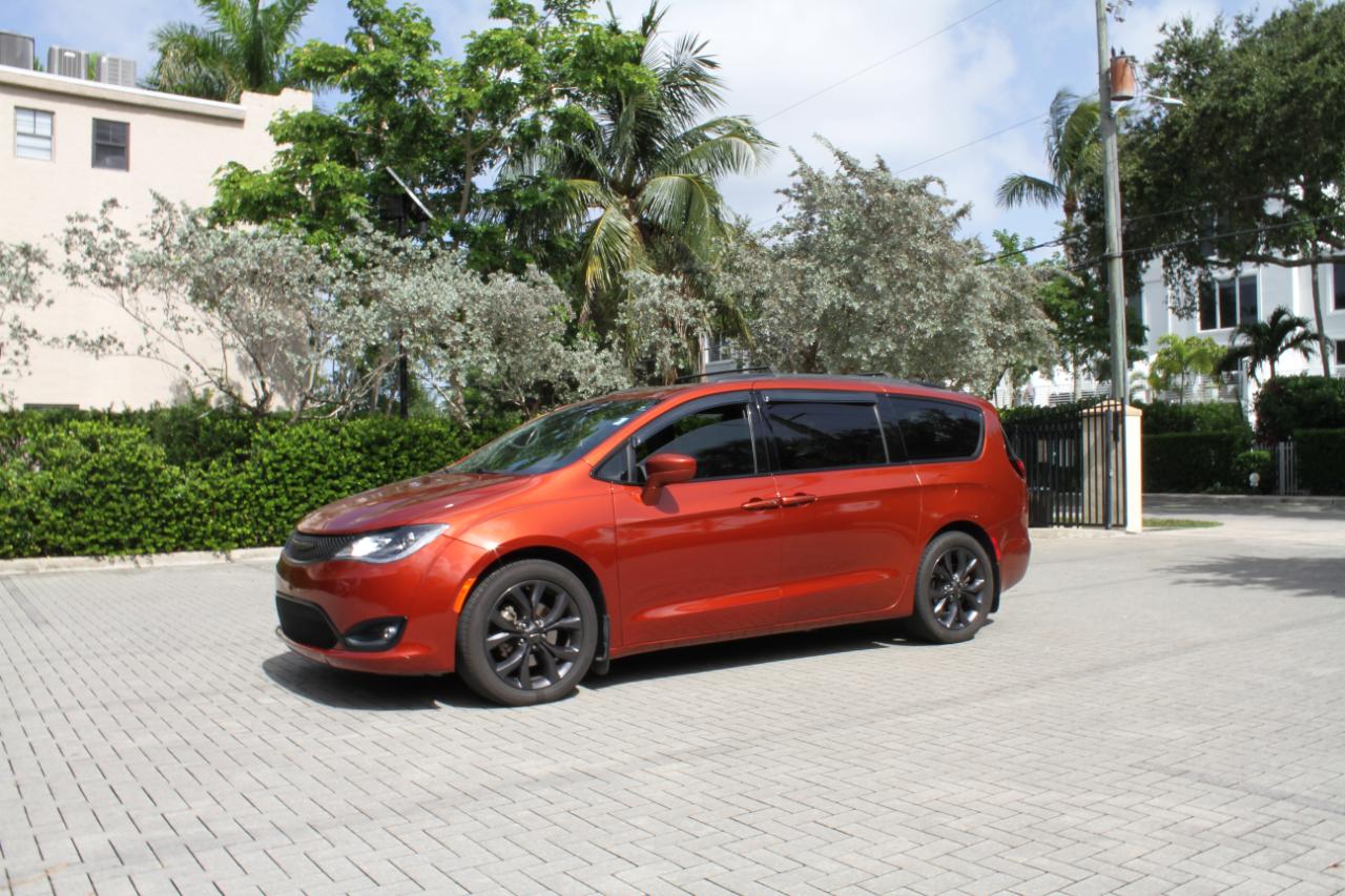 View vehicle photo 3