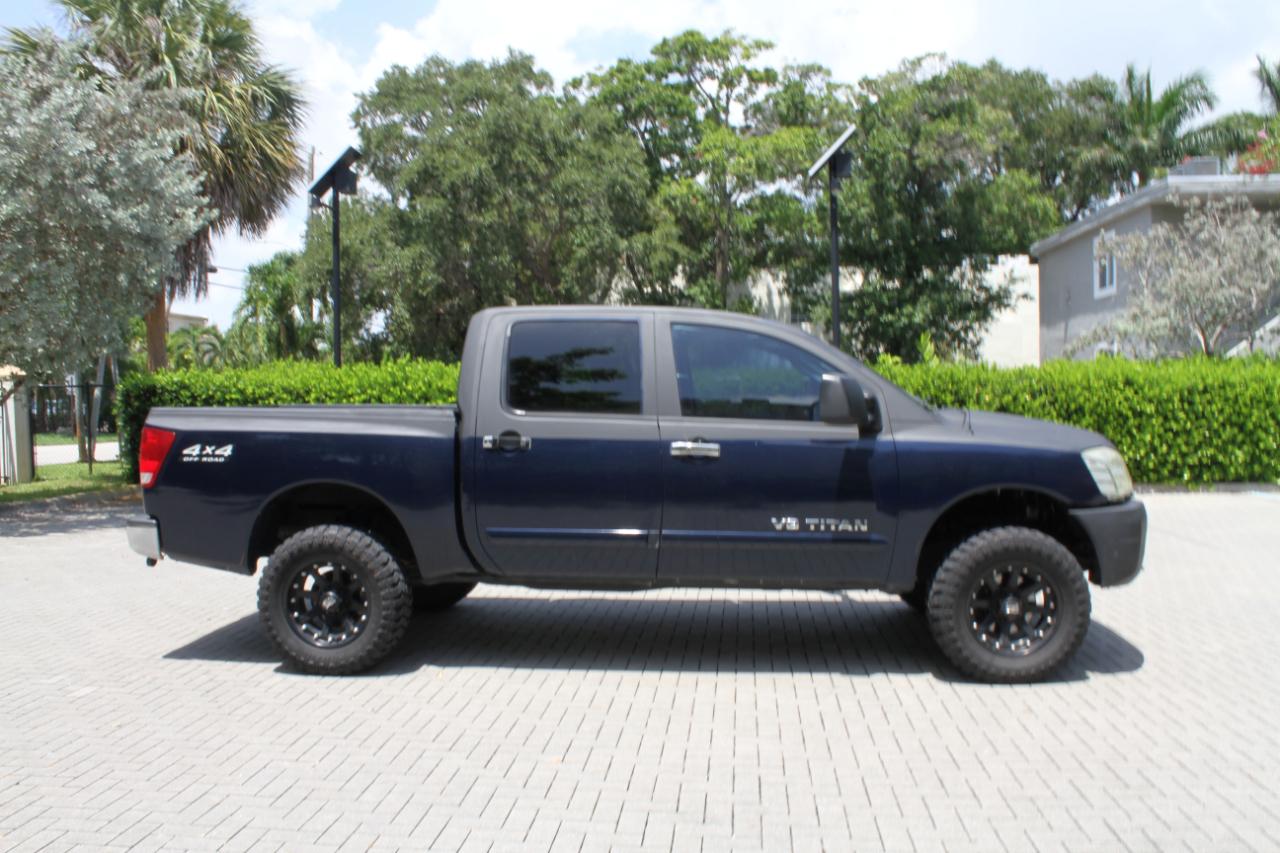 Nissan Titan LE Crew Cab 4WD 2007