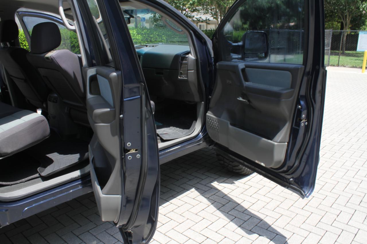 Nissan Titan LE Crew Cab 4WD 2007
