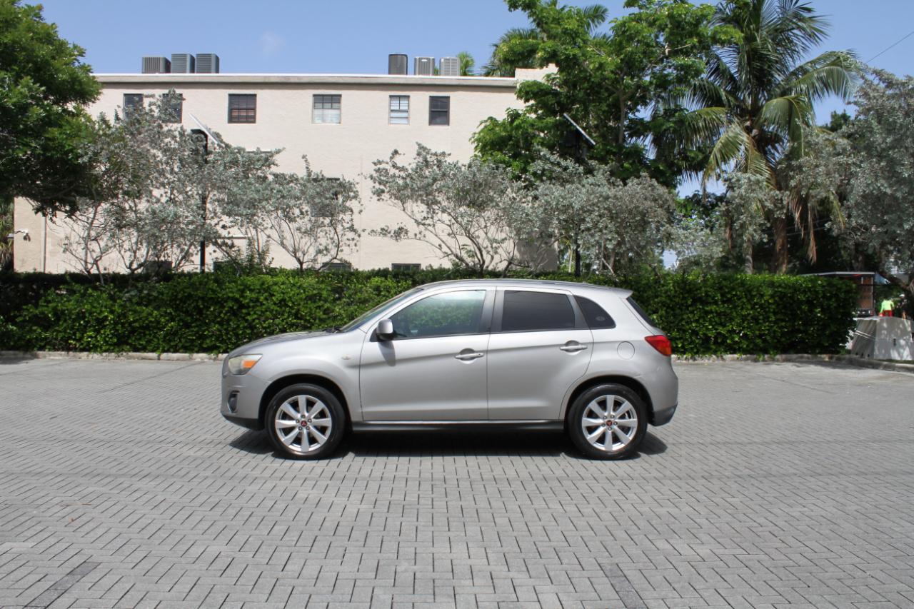 Mitsubishi Outlander Sport ES 2WD 2015