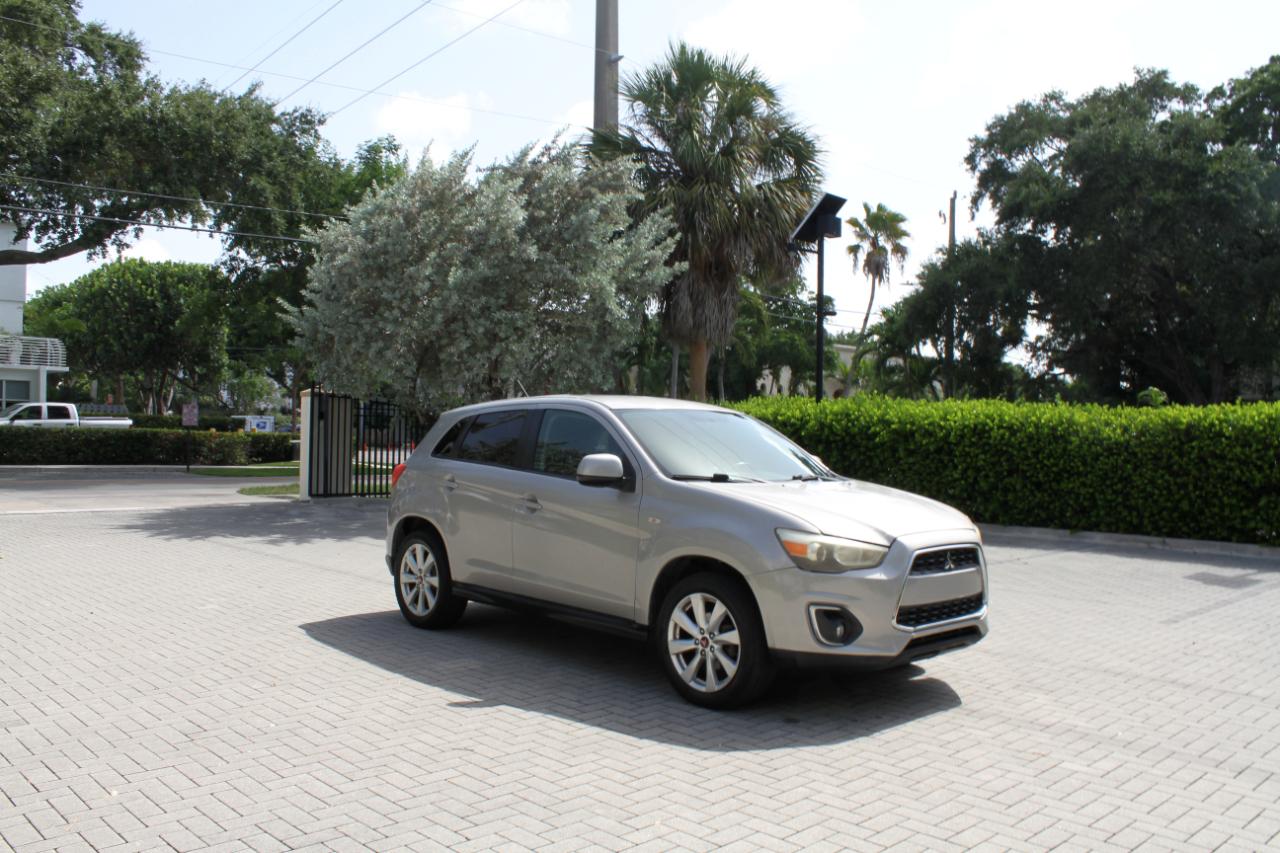 Mitsubishi Outlander Sport ES 2WD 2015